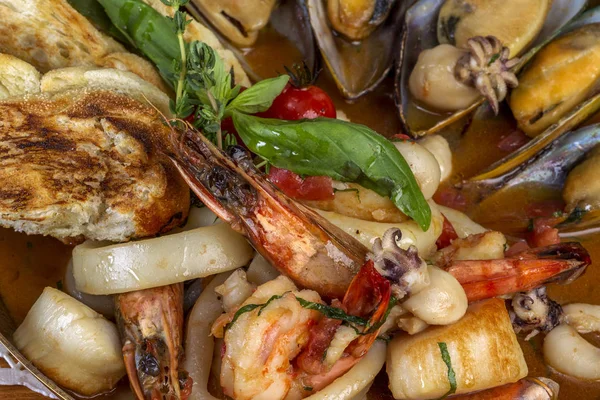 Cibo Delizioso Arrosto Con Frutti Mare Cozze Gamberi Polpi Calamari — Foto Stock