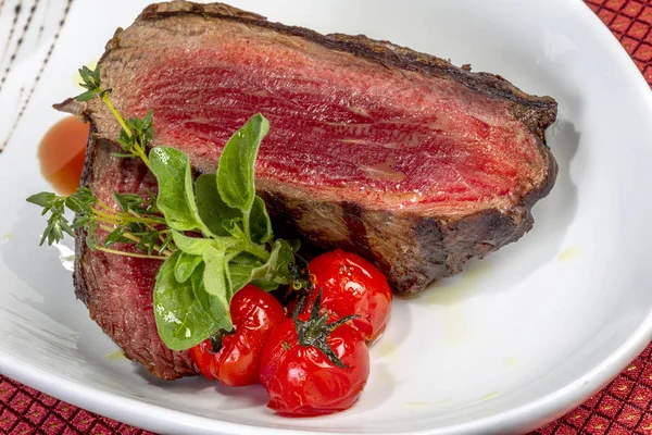 Comida Deliciosa Carne Grelhada Osso Com Molho Tempero Legumes Vie — Fotografia de Stock