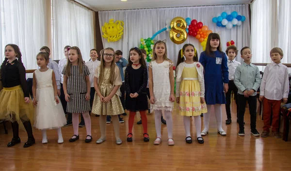 Odessa Ukrajna 2018 Március Gyerekek Végre Koncert Általános Iskolában Színházi — Stock Fotó