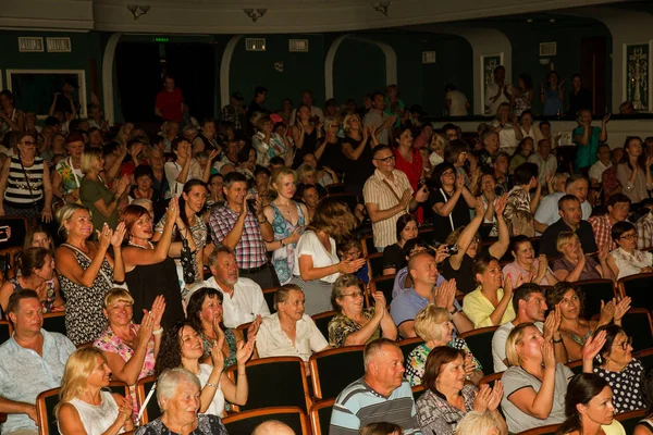 Odessa Ukraina Juli 2018 Åskådare Hörsalen Konserthuset Känslomässigt Uppfylla Deras — Stockfoto
