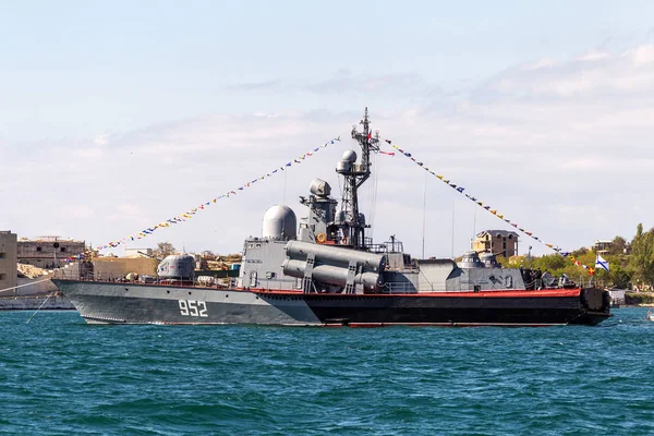 2015年5月9日 俄罗斯黑海舰队的海上阅兵式战舰 伟大卫国战争胜利日 伟大战胜法西斯主义70年 俄罗斯海军 — 图库照片