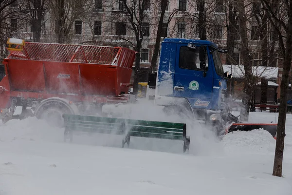 Odessa Ukraina Februari 2018 Snöfall Cyklonen Gatorna Vintern Bilar Täckta — Stockfoto