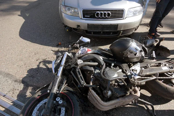Odessa Ukrayna Ekim 2017 Araba Motosiklet Arasında Kolay Bir Kaza — Stok fotoğraf