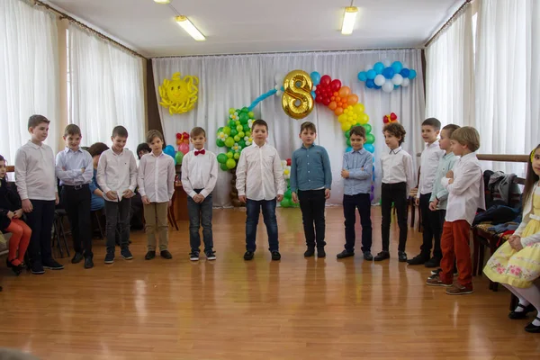 Odessa Ucraina Marzo 2018 Bambini Esibiscono Concerto Nella Scuola Primaria — Foto Stock