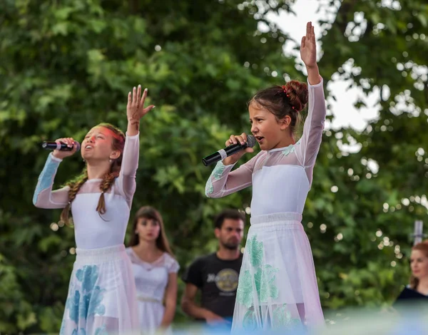 Odessa Ukraina Lipca 2018 Dzieci Wykonują Teatrze Letnim Przed Rodziców — Zdjęcie stockowe