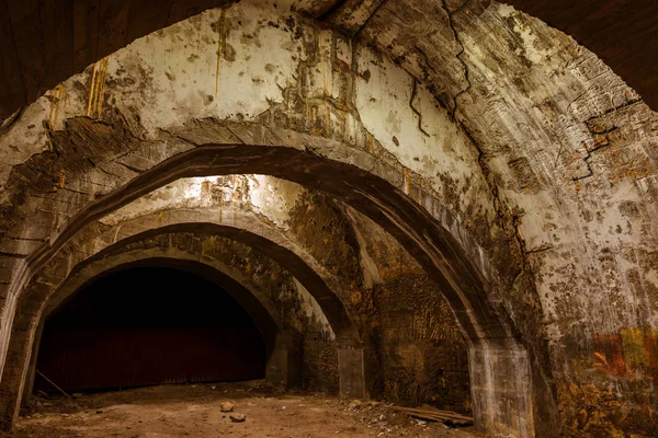 Gammal Övergiven Tunnel Underjordisk Vinkällare Ingången Till Katakomberna Dungeon Gamla — Stockfoto