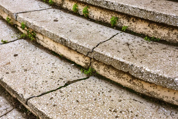 Stare Otwarte Kamienne Schody Kamień Cementowe Schody Starych Schodów Śladami — Zdjęcie stockowe