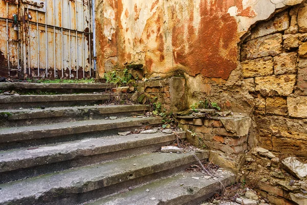 Una Vieja Escalera Piedra Exterior Abierta Piedra Escalones Cemento Vieja — Foto de Stock