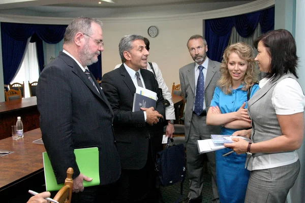 敖德萨 乌克兰 2010 法国代表团市长和副市长的马赛雅克 罗卡塞拉和迪迪埃 Parakian 进行正式访问的行政区域 2010 日在乌克兰敖德萨 — 图库照片