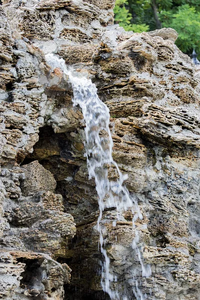 Městské Kašny Fontána Městském Parku Horkém Letním Dni Proud Vody — Stock fotografie