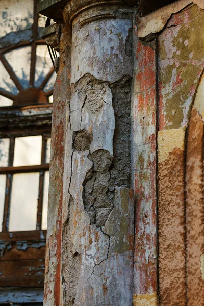 Oude Begroeid Geruïneerd Stenen Balustrades Oude Antieke Balkon Verwoeste Ladders — Stockfoto