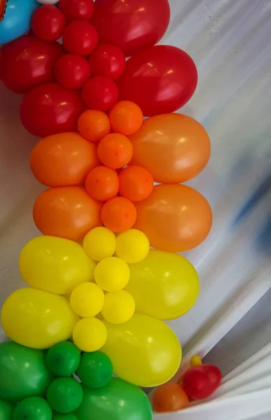 Fiesta Ganado Con Las Bolitas Hinchables Como Adornamiento Del Festival —  Fotos de Stock