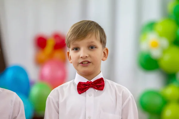 乌克兰奥德萨 2018年3月8日 儿童在小学合唱 儿童的戏剧创作 在妇女节在幼儿园的业余表演 儿童的创造力 — 图库照片