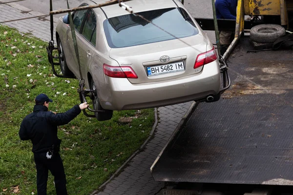 Odessa Ucrania Diciembre 2017 Los Agentes Policía Tránsito Recogen Automóvil —  Fotos de Stock