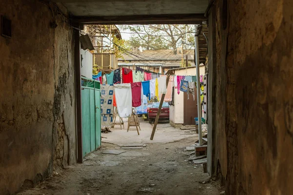 Une Vieille Cour Typique Quartier Pauvre Mendiant Sous Vêtements Est — Photo