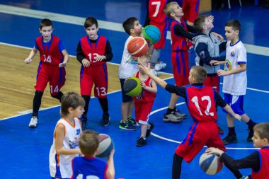 Odessa, Ukrayna - 23 Aralık 2018: genç çocuk basketbol oynamak, Çocuk spor yarışmalarında kutlama çocuk spor basketbol kulübü çocuk spor okul sırasında katılmak