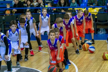 Odessa, Ukrayna - 23 Aralık 2018: genç çocuk basketbol oynamak, Çocuk spor yarışmalarında kutlama çocuk spor basketbol kulübü çocuk spor okul sırasında katılmak