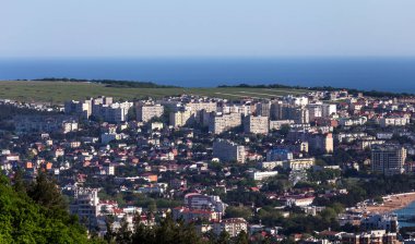 Gelenzhik, Rusya Federasyonu - 2018 yaklaşık: En iyi tatil deniz kasabası görünümünü. Deniz tatil beldesi üzerinden kuşbakışı görünümünü. Güzel yaz cityscape üst noktası çekim