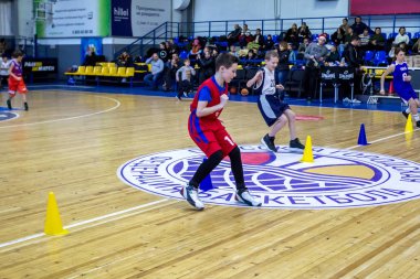 Odessa, Ukrayna - 23 Aralık 2018: genç çocuk basketbol oynamak, Çocuk spor yarışmalarında kutlama çocuk spor basketbol kulübü çocuk spor okul sırasında katılmak