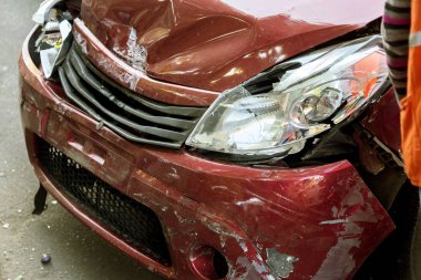 Odessa, Ukrayna - 30 Eylül 2017: karayolu üzerinde trafik kazası. şehirde çarpışma sonra sokak, hasarlı araçları üzerindeki trafik kazası. trafik kazası. Trafik sıkışıklığı. trafik sıkışıklığı