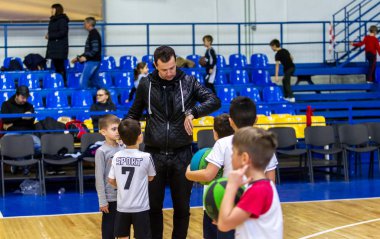 Odessa, Ukrayna - 23 Aralık 2018: genç çocuk basketbol oynamak, Çocuk spor yarışmalarında kutlama çocuk spor basketbol kulübü çocuk spor okul sırasında katılmak