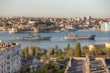 9 Mayıs 2015: Deniz Geçidi savaş gemileri Rus Karadeniz Filosu. Büyük Vatanseverlik Savaşı 'nın Zaferi Günü. Faşizme karşı 70 yıllık Büyük Zafer. Rus donanması