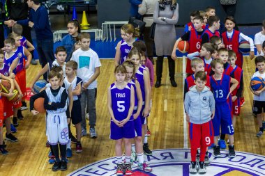 Odessa, Ukrayna - 23 Aralık 2018: genç çocuk basketbol oynamak, Çocuk spor yarışmalarında kutlama çocuk spor basketbol kulübü çocuk spor okul sırasında katılmak