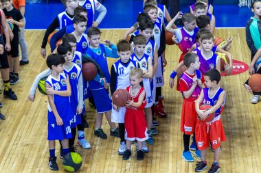 Odessa, Ukrayna - 23 Aralık 2018: genç çocuk basketbol oynamak, Çocuk spor yarışmalarında kutlama çocuk spor basketbol kulübü çocuk spor okul sırasında katılmak