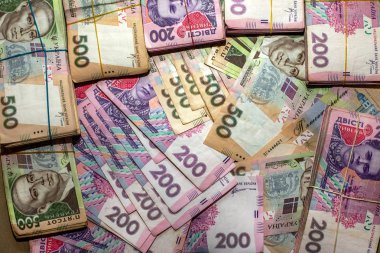 Birçok Ukraynalı para hryvnia. Kelepçe para. Ukrayna yolsuzluk. Yolsuzlukla mücadele. Yolsuzluk hükümet ve ülke işinde fiziksel kanıt