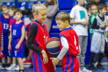 Odessa, Ukrayna - 23 Aralık 2018: genç çocuk basketbol oynamak, Çocuk spor basketbol kulübü çocuk spor okulu kutlama sırasında çocuk spor yarışmalara katılmak