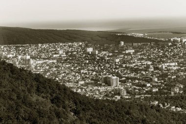 Gelenzhik, Rusya Federasyonu - 2018 yaklaşık: En iyi tatil deniz kasabası görünümünü. Deniz tatil beldesi üzerinden kuşbakışı görünümünü. Güzel yaz cityscape üst noktası çekim