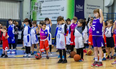 Odessa, Ukrayna - 23 Aralık 2018: genç çocuk basketbol oynamak, Çocuk spor yarışmalarında kutlama çocuk spor basketbol kulübü çocuk spor okul sırasında katılmak