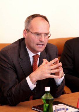 Odessa, Ukrayna - ö. 26 Mayıs 2011: olağanüstü ve donatory (Avusturya) Ukrayna Büyükelçisi wolf dietrich heim, resmi ziyaret için bölgesel yönetim, 26 Mayıs 2011 yılında odessa, Ukrayna. 