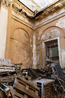 Mistik iç SSCB'in Sovyet döneminin konak terk edilmiş. Terk edilmiş eski açık yaz Tiyatrosu, sinema mahvetti. Vandallar tarafından tahrip antik tarihi bina kalıntıları