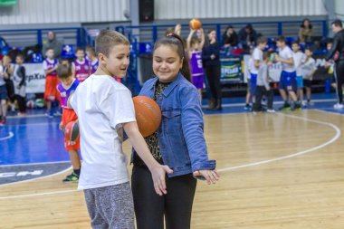 Odessa, Ukrayna - 23 Aralık 2018: genç çocuk basketbol oynamak, Çocuk spor basketbol kulübü çocuk spor okulu kutlama sırasında çocuk spor yarışmalara katılmak