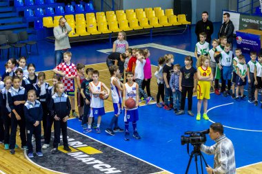 Odessa, Ukrayna - 23 Aralık 2018: genç çocuk basketbol oynamak, Çocuk spor yarışmalarında kutlama çocuk spor basketbol kulübü çocuk spor okul sırasında katılmak