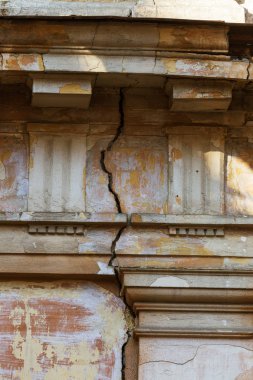 Vintage çatlaklar arka plan. Arka plan yüzeyi ile yaratıcı çatlaklar. Düzen için yaratıcı tasarım için arka plan olarak Web çatlaklar. doku derin çatlaklar ağ ile çimento tabakasının taş yüzeydir