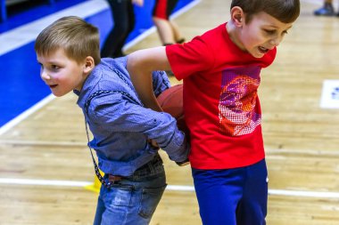 Odessa, Ukrayna - 23 Aralık 2018: genç çocuk basketbol oynamak, Çocuk spor basketbol kulübü çocuk spor okulu kutlama sırasında çocuk spor yarışmalara katılmak