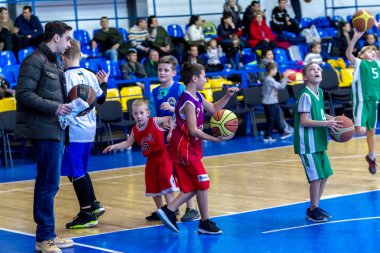 Odessa, Ukrayna - 23 Aralık 2018: genç çocuk basketbol oynamak, Çocuk spor yarışmalarında kutlama çocuk spor basketbol kulübü çocuk spor okul sırasında katılmak