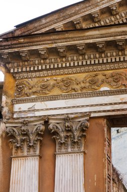 Mistik iç SSCB'in Sovyet döneminin konak terk edilmiş. Terk edilmiş eski açık yaz Tiyatrosu, sinema mahvetti. Vandallar tarafından tahrip antik tarihi bina kalıntıları