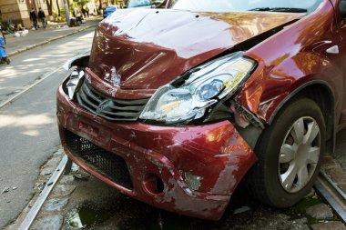 Odessa, Ukrayna - 30 Eylül 2017: karayolu üzerinde trafik kazası. şehirde çarpışma sonra sokak, hasarlı araçları üzerindeki trafik kazası. trafik kazası. Trafik sıkışıklığı. trafik sıkışıklığı