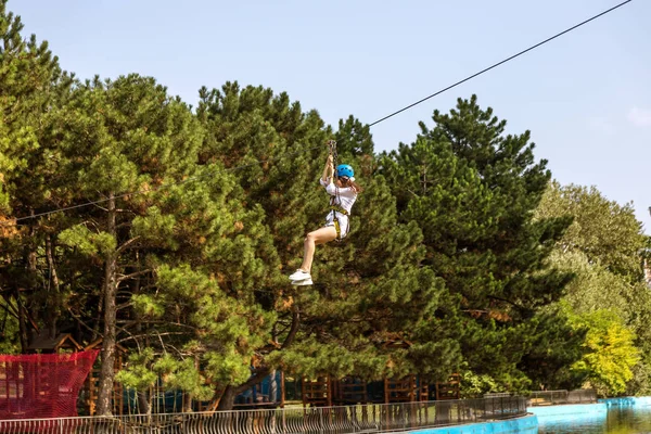 Odessa Oekraïne Juli 2018 Extreme Touw Stad Toppen Van Bomen — Stockfoto