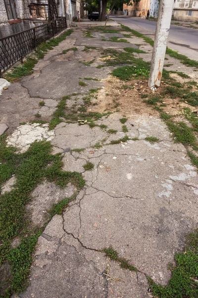 Estrada Danificada Espada Asfalto Rachado Com Buracos Manchas Ucrânia Estrada — Fotografia de Stock