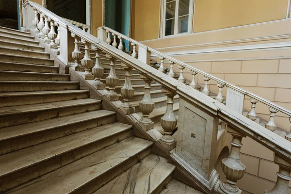 Eine Alte Offene Steintreppe Stein Marmorstufen Einer Alten Treppe Mit — Stockfoto
