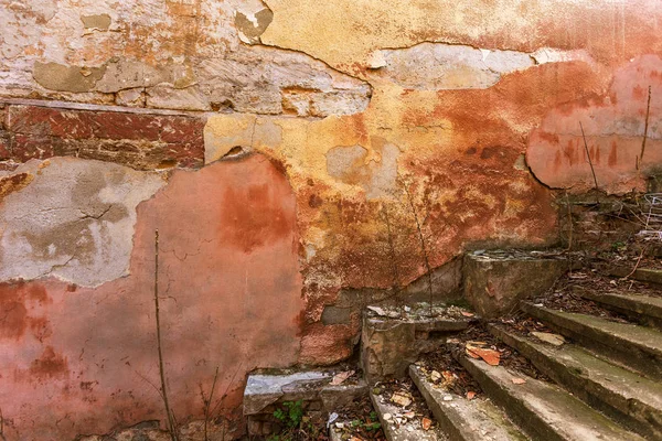 Eski Açık Taştan Bir Merdiven Taş Eski Merdivenlerin Çimento Basamaklarında — Stok fotoğraf