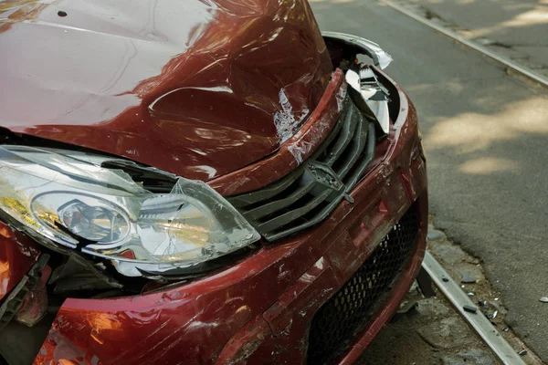 乌克兰奥德萨 2017年9月30日 高速公路上的车祸 街头交通事故 城市碰撞后受损汽车 交通事故 堵车了拥塞 — 图库照片