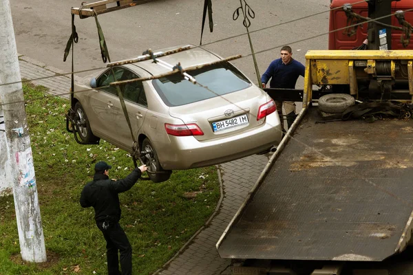 Odessa Ucrania Diciembre 2017 Los Agentes Policía Tránsito Recogen Automóvil — Foto de Stock