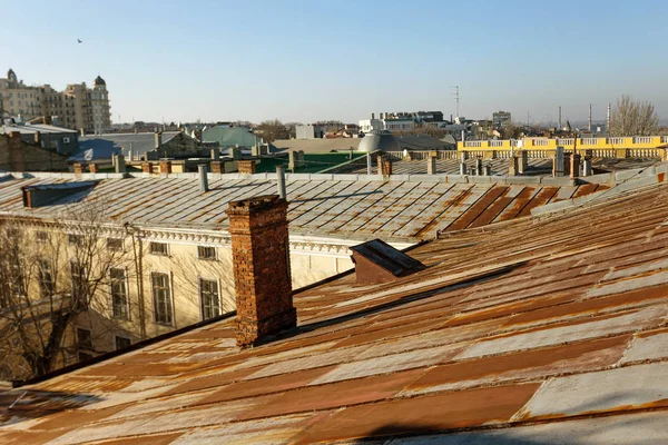 Stará Kovová Střecha Domu Vyroben Pozinkovaného Plechu Stopami Povrchové Rzi — Stock fotografie