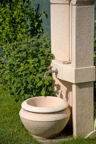 Fontaine Boire Une Ancienne Fontaine Urbaine Dans Vieux Mur Marbre — Photo