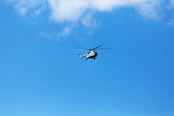 Ukrainian Military Helicopter Working Propeller Flying Blue Sky Helicopter Flight — Stock Photo, Image